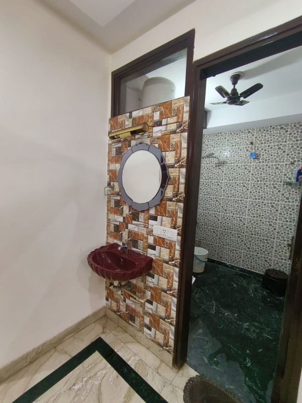 1 BHK for rent in Dlf City Phase 3, Gurugram — semi-furnished — 120 sq.ft — Om Tower