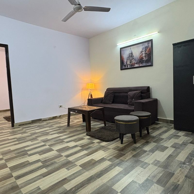 1 BHK for rent in Dlf Cyber City, Gurugram — furnished — 640 sq.ft — DLF City Phase III