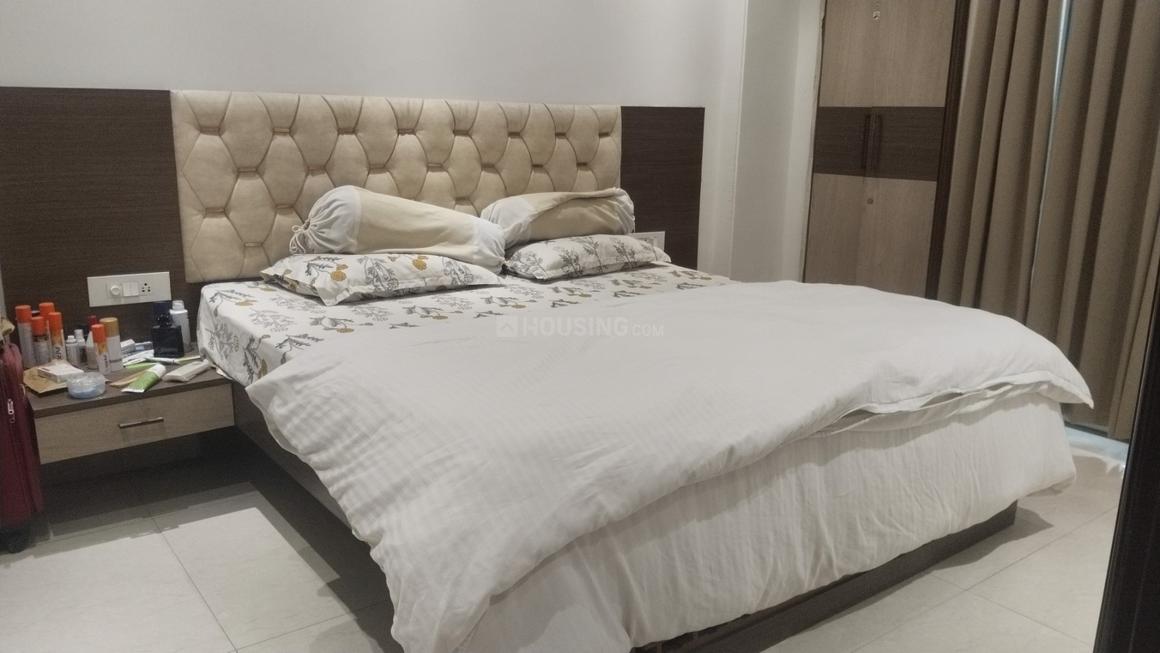 1 BHK for rent in DLF Phase 2, Gurugram — 450 sq.ft