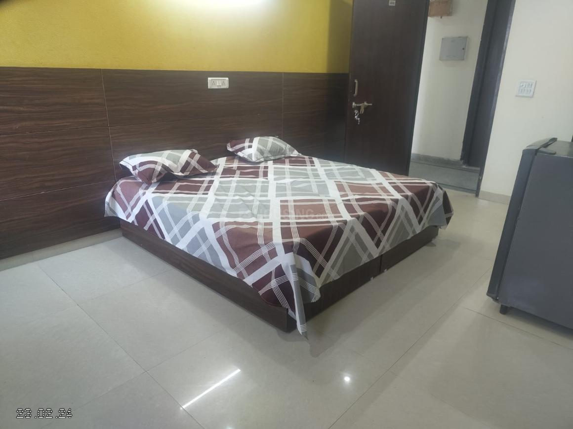 1 BHK for rent in DLF Phase 3, Gurugram — 350 sq.ft