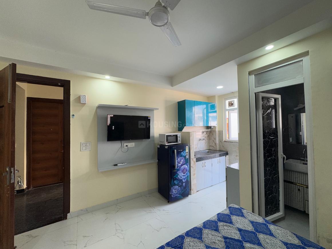 1 BHK for rent in DLF Phase 4, Gurugram — 450 sq.ft