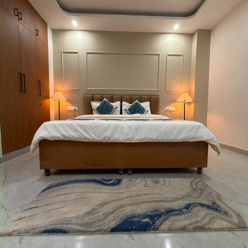 1 BHK for rent in DLF Phase 5, Gurugram — 1150 sq.ft — DLF The Grove