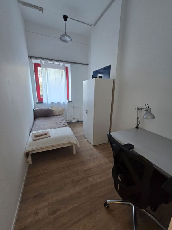 1 BHK for rent in Dlf Phase ii, Gurugram — semi-furnished — 600 sq.ft — DLF Atria
