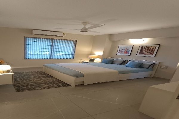 1 BHK for rent in Dlf Phase iv, Gurugram — semi-furnished — 305 sq.ft — DLF Regency Park I