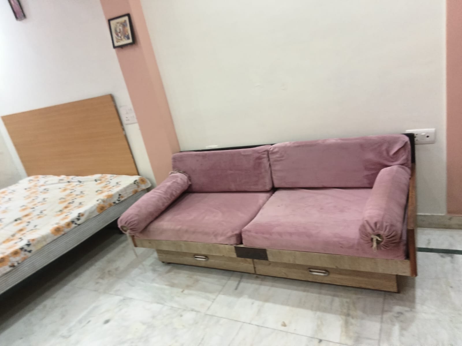 1 BHK for rent in Dlf Phase iv, Gurugram — furnished — 66 sq.ft