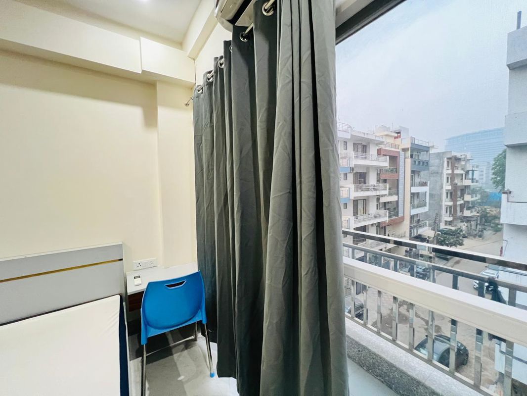 1 BHK for rent in Dlf Phase V, Gurugram — furnished — 979 sq.ft