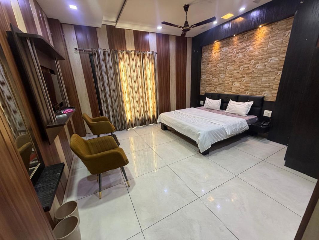 1 BHK for rent in Dlf Phase V, Gurugram — furnished — 989 sq.ft