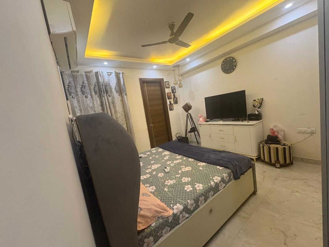 1 BHK for rent in Dlf Phase V, Gurugram — furnished — 300 sq.ft