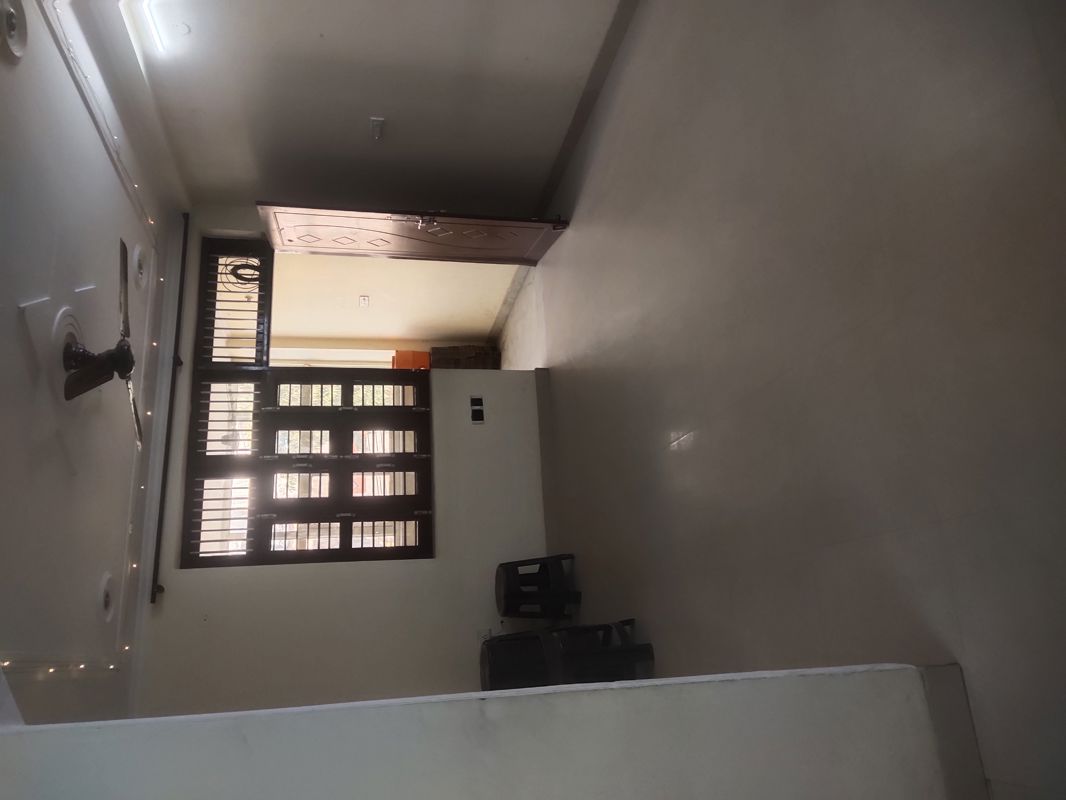 1 BHK for rent in Mianwali Colony, Gurugram — semi-furnished — 100 sq.ft