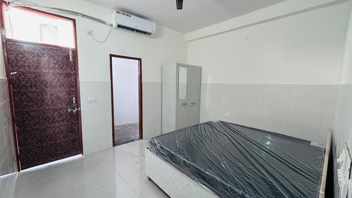 1 BHK for rent in Palam Vihar, Gurugram — furnished — 700 sq.ft