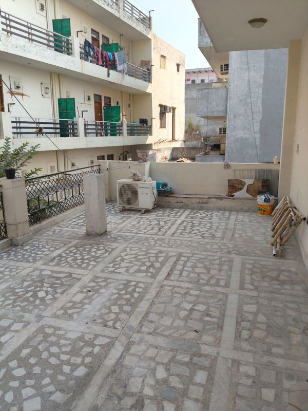 1 BHK for rent in Palam Vihar, Gurugram — semi-furnished — 900 sq.ft