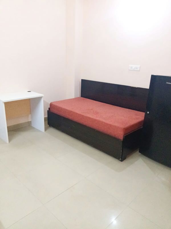 1 BHK for rent in Patel Nagar, Gurugram — furnished — 700 sq.ft