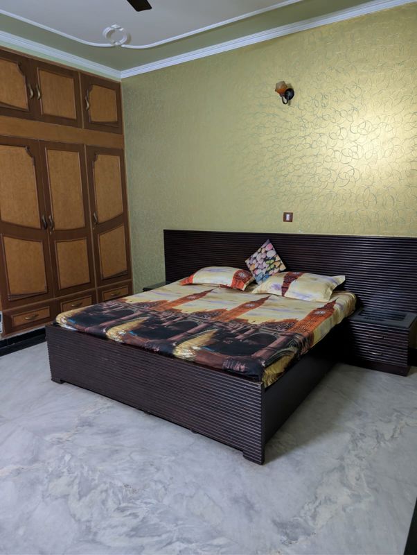 1 BHK for rent in Sector 10a, Gurugram — semi-furnished — 100 sq.ft — 4 Marla