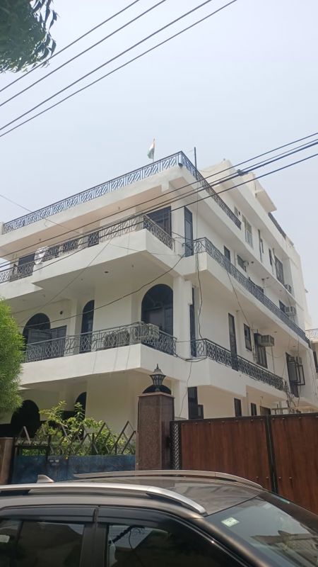 1 BHK for rent in Sector 10a, Gurugram — unfurnished — 750 sq.ft
