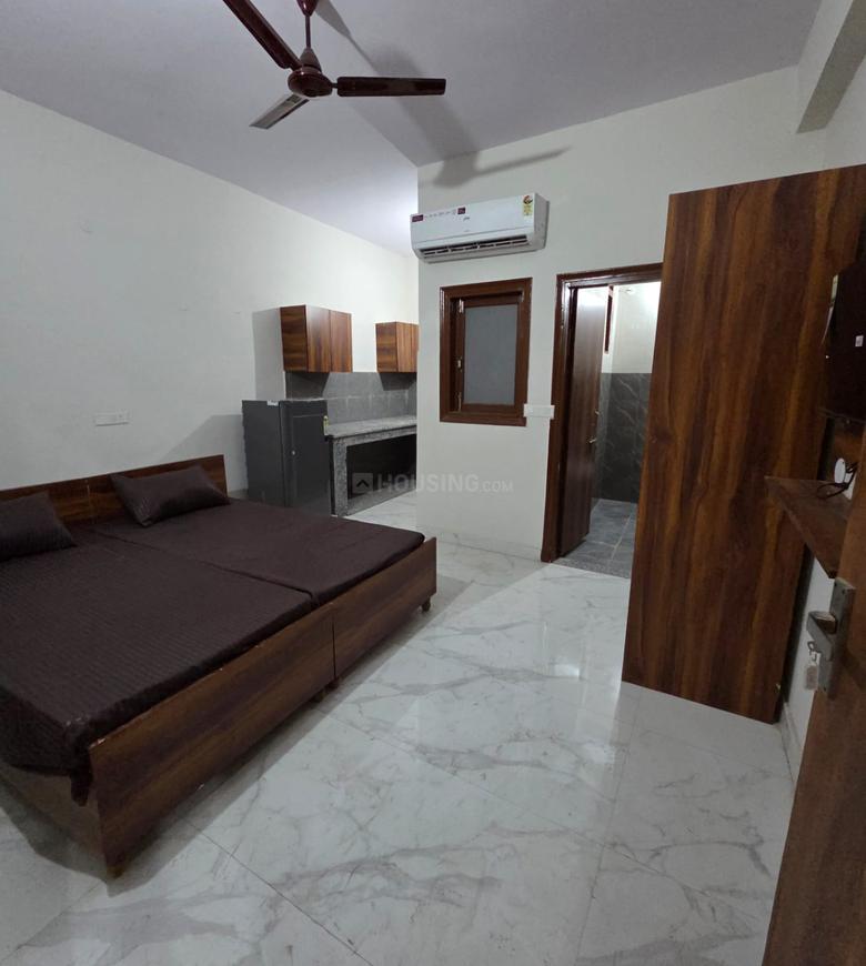 1 BHK for rent in Sector 10A, Gurugram — 430 sq.ft