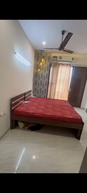 1 BHK for rent in Sector 14, Gurugram — furnished — 200 sq.ft