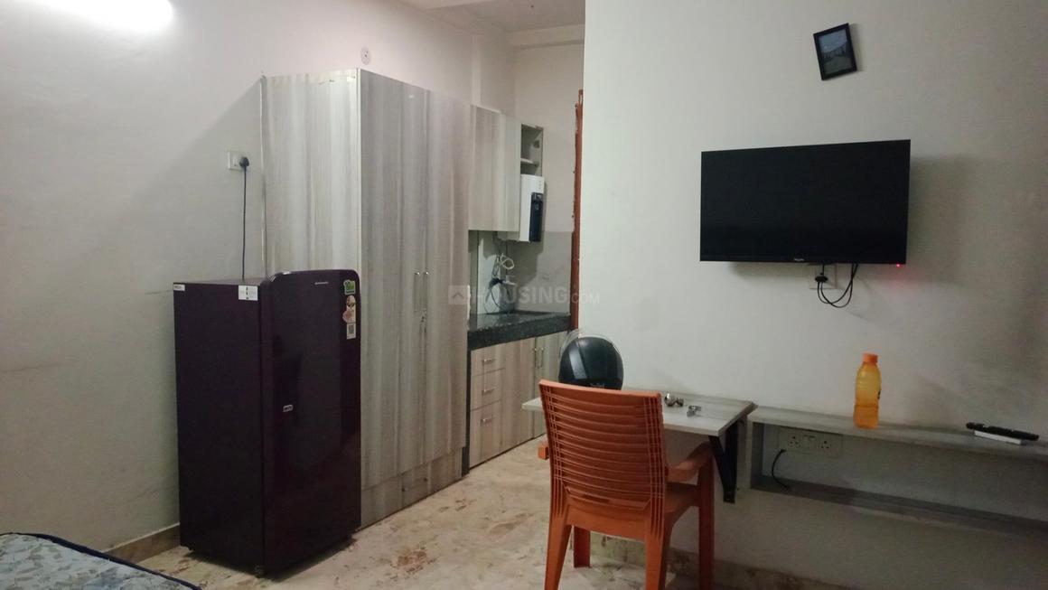 1 BHK for rent in Sector 17, Gurugram — 300 sq.ft