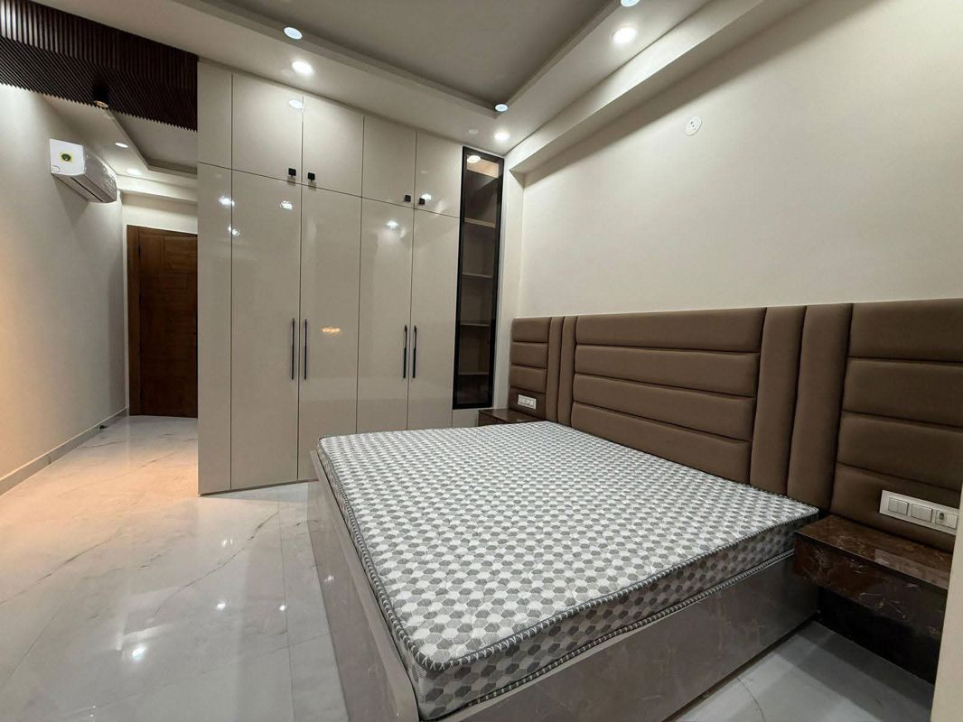 1 BHK for rent in Sector 17, Gurugram — furnished — 856 sq.ft — Sukh Residency