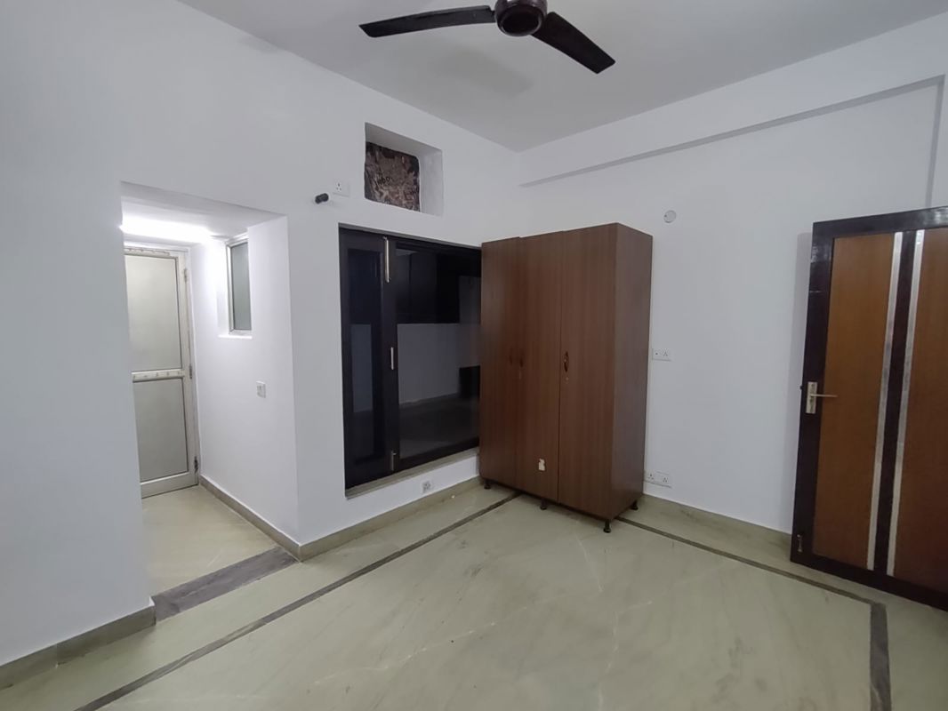 1 BHK for rent in Sector 23, Gurugram — semi-furnished — 700 sq.ft — Ansal Plaza Sector-23