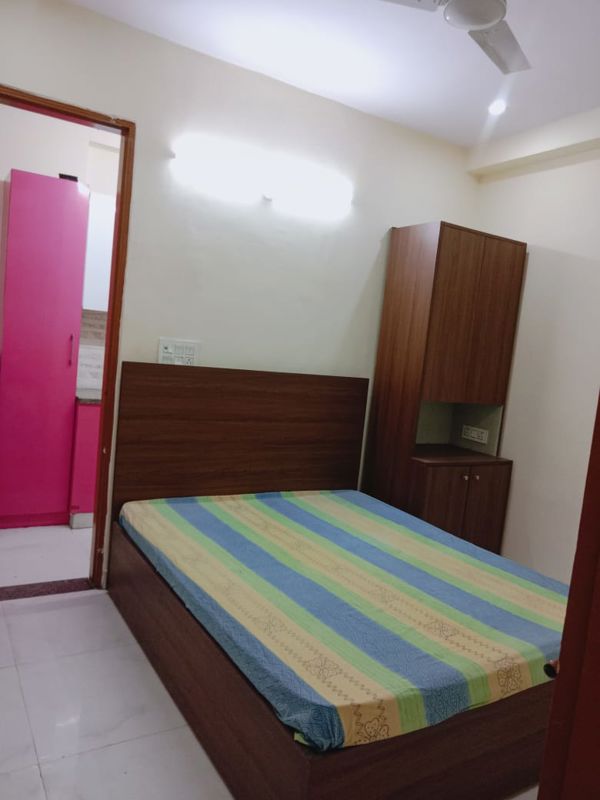 1 BHK for rent in Sector 27, Gurugram — semi-furnished — 170 sq.ft — DLF City Gurgaon