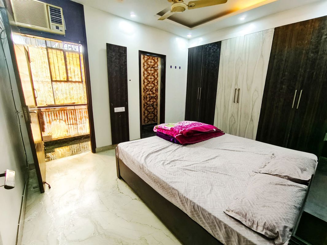 1 BHK for rent in Sector 28, Gurugram — semi-furnished — 100 sq.ft — Sahara Mall