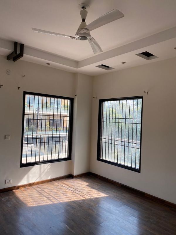 1 BHK for rent in Sector 31, Gurugram — furnished — 300 sq.ft