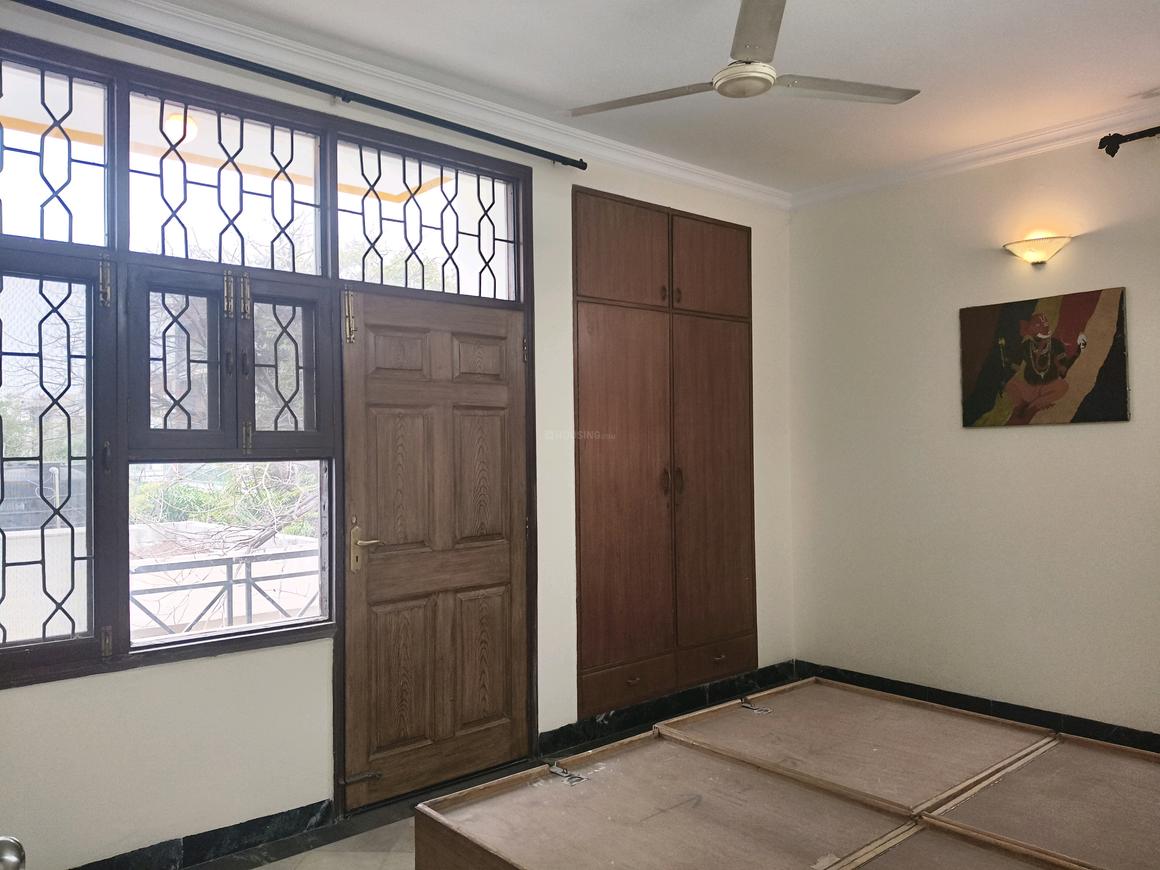 1 BHK for rent in Sector 31, Gurugram — semi-furnished — 700 sq.ft