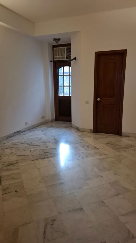 1 BHK for rent in Sector 40, Gurugram — semi-furnished — 100 sq.ft — Saurabh Niwas