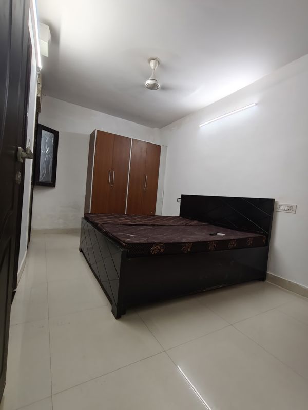 1 BHK for rent in Sector 40, Gurugram — furnished — 760 sq.ft — Saurabh Niwas