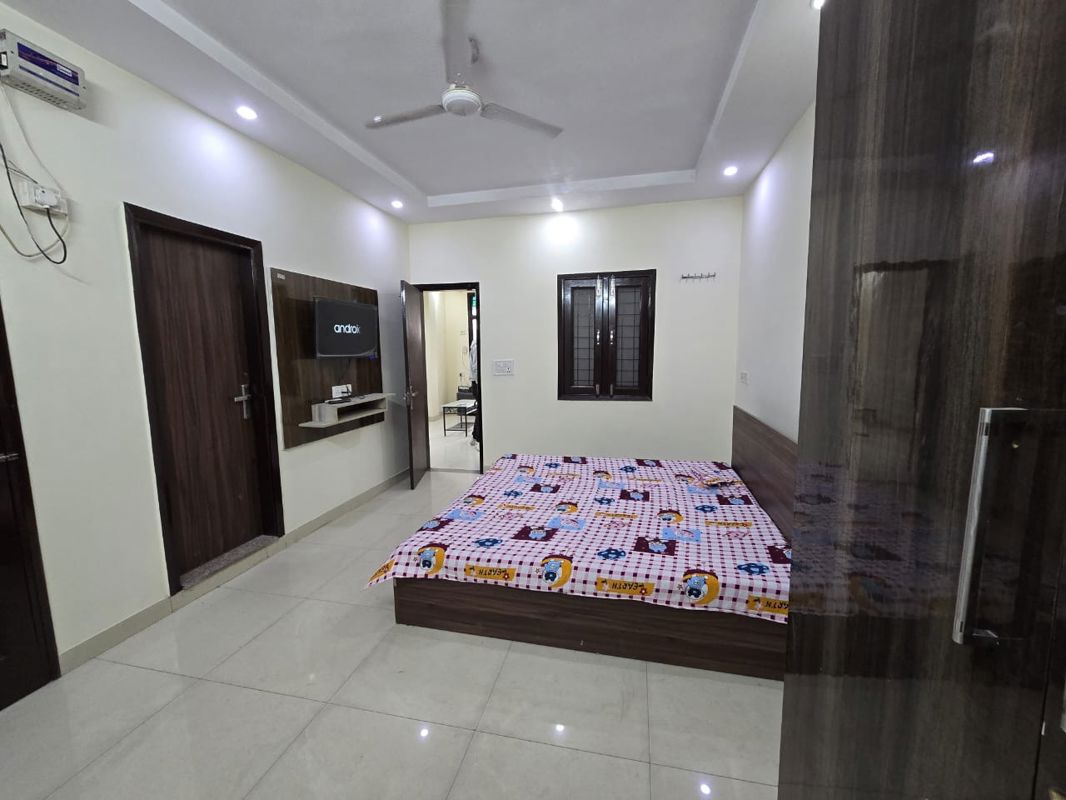 1 BHK for rent in Sector 43, Gurugram — furnished — 600 sq.ft — The Estate Floors
