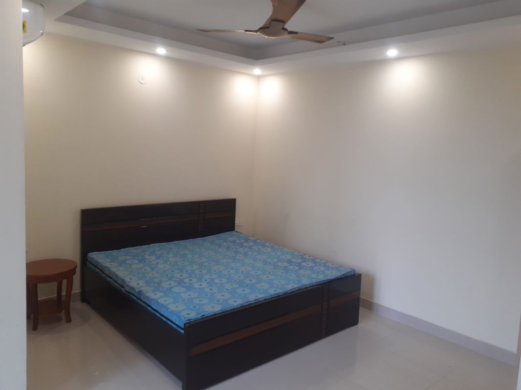 1 BHK for rent in Sector 43, Gurugram — semi-furnished — 600 sq.ft
