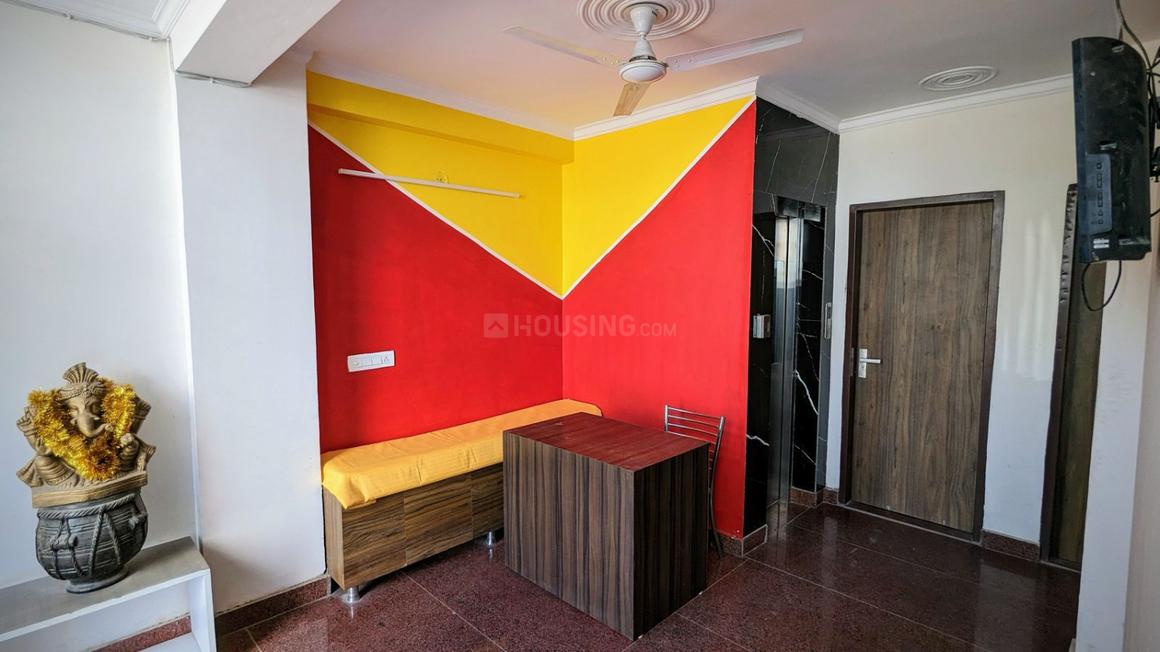 1 BHK for rent in Sector 43, Gurugram — 300 sq.ft