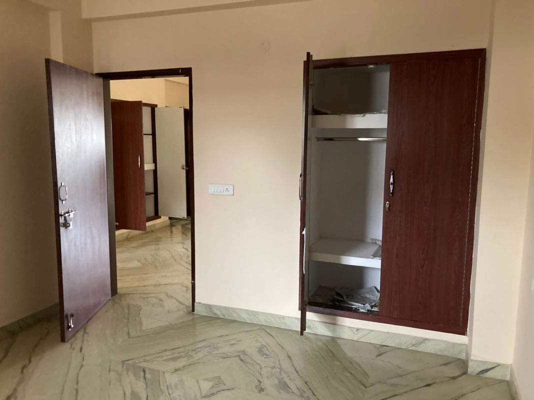 1 BHK for rent in Sector 5, Gurugram — semi-furnished — 799 sq.ft
