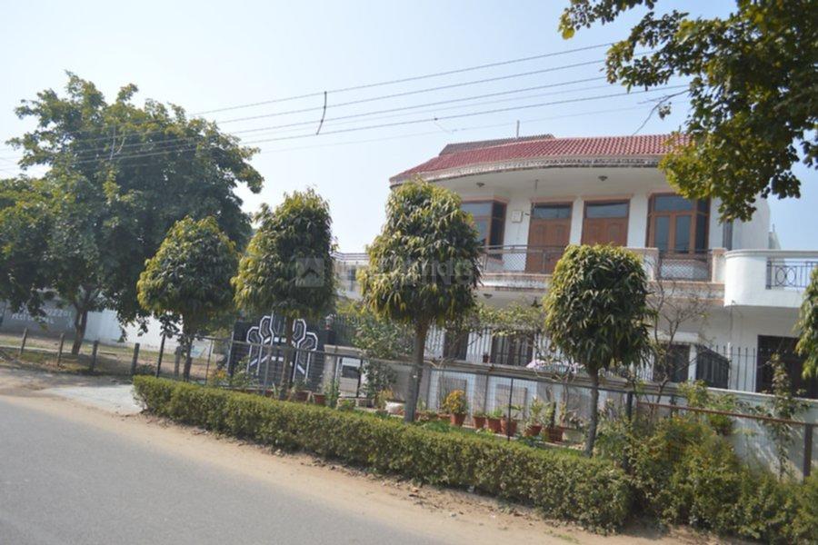 1 BHK for rent in Sector 5, Gurugram — semi-furnished — 811 sq.ft