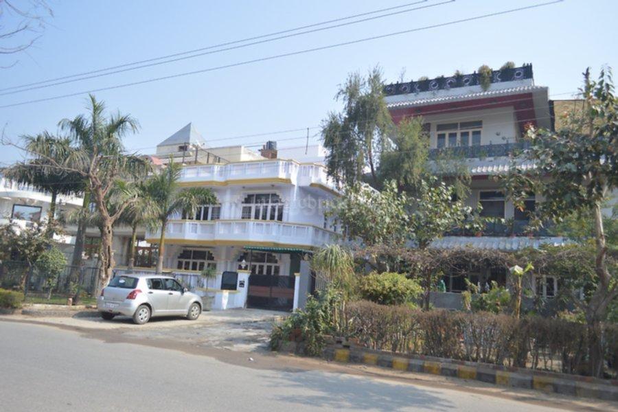 1 BHK for rent in Sector 5, Gurugram — semi-furnished — 912 sq.ft