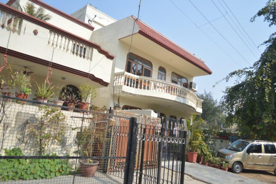 1 BHK for rent in Sector 5, Gurugram — semi-furnished — 944 sq.ft