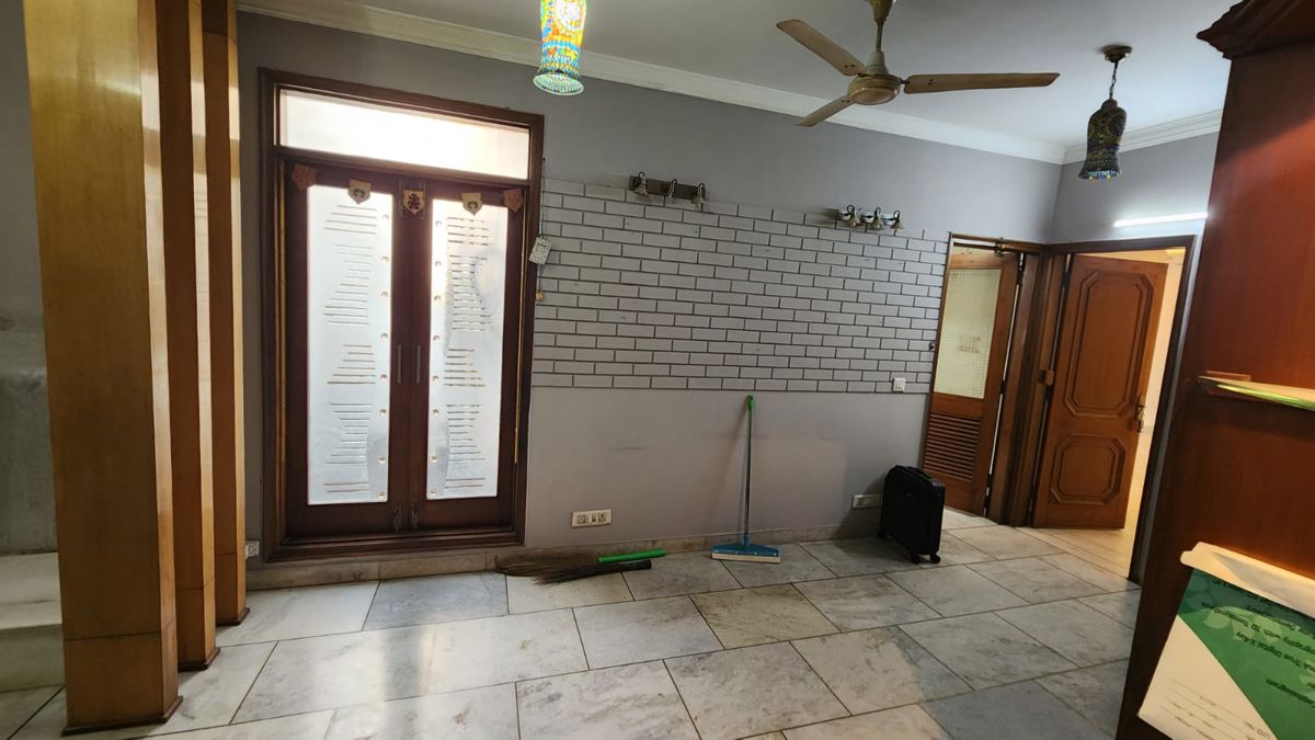 1 BHK for rent in Sector 51, Gurugram — semi-furnished — 100 sq.ft