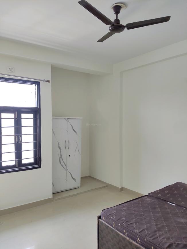 1 BHK for rent in Sector 52, Gurugram — semi-furnished — 500 sq.ft