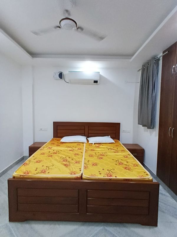 1 BHK for rent in Sector 54, Gurugram — semi-furnished — 550 sq.ft