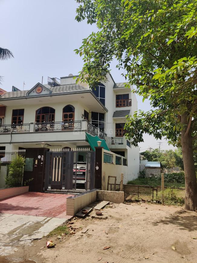 1 BHK for rent in Sector 7, Gurugram — semi-furnished — 695 sq.ft