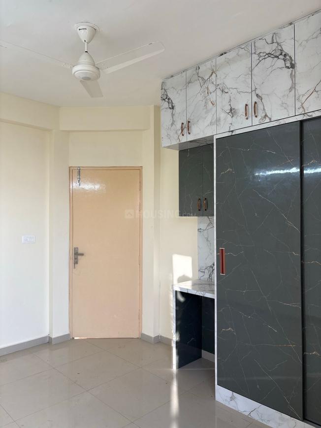 1 BHK for rent in Sector 70, Gurugram — semi-furnished — 400 sq.ft — Pyramid Altia