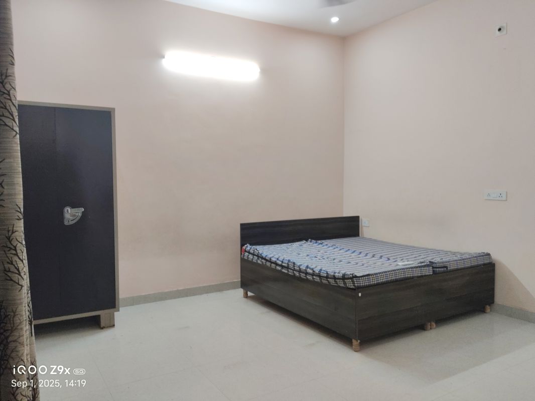 1 BHK for rent in Sector 72a, Gurugram — semi-furnished — 850 sq.ft