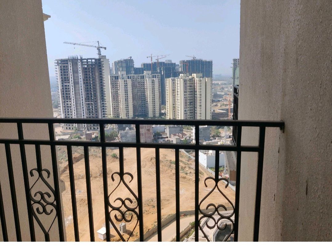 1 BHK for rent in Sector 79, Gurugram — unfurnished — 400 sq.ft — Signature Global Golf Greens