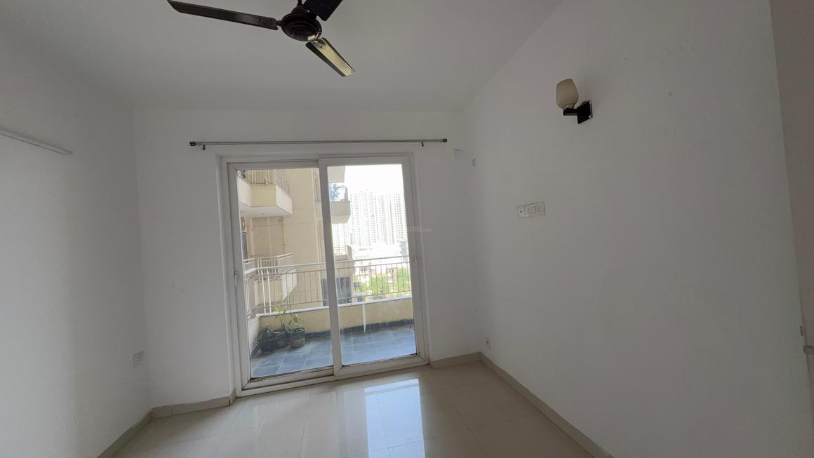 1 BHK for rent in Sector 79, Gurugram — unfurnished — 400 sq.ft — Signature Global Golf Green