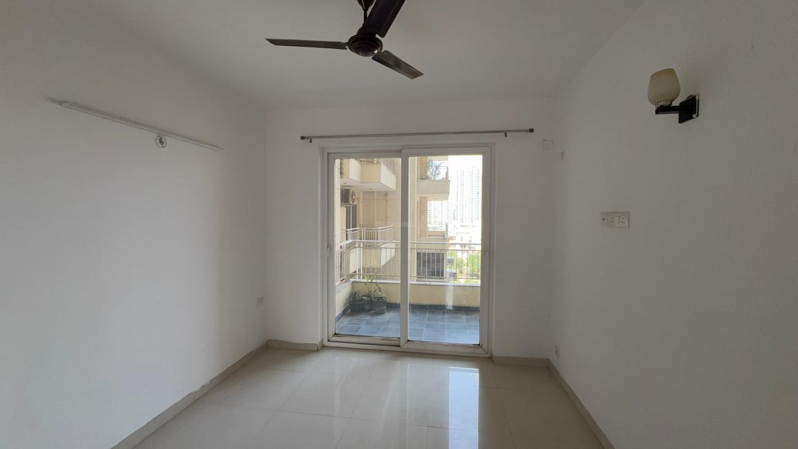 1 BHK for rent in Sector 79, Gurugram — semi-furnished — 400 sq.ft — Signature Global Golf Green