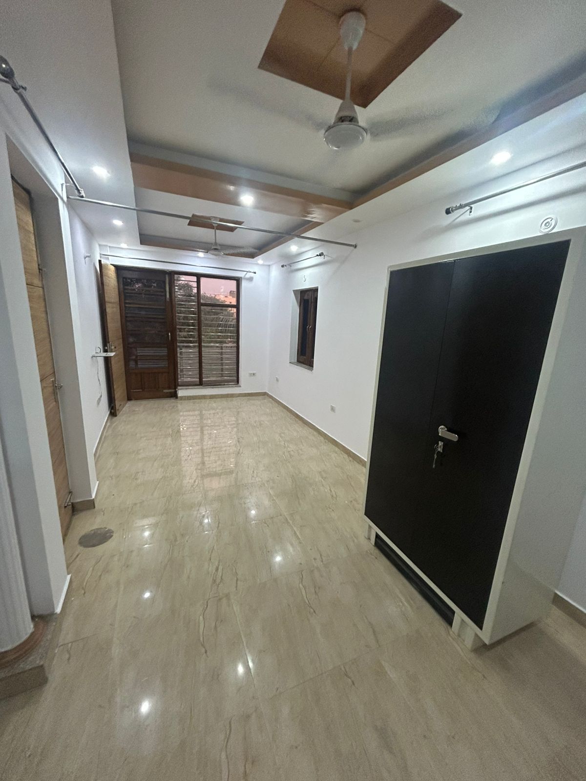 1 BHK for rent in Sector 9a, Gurugram — semi-furnished — 950 sq.ft