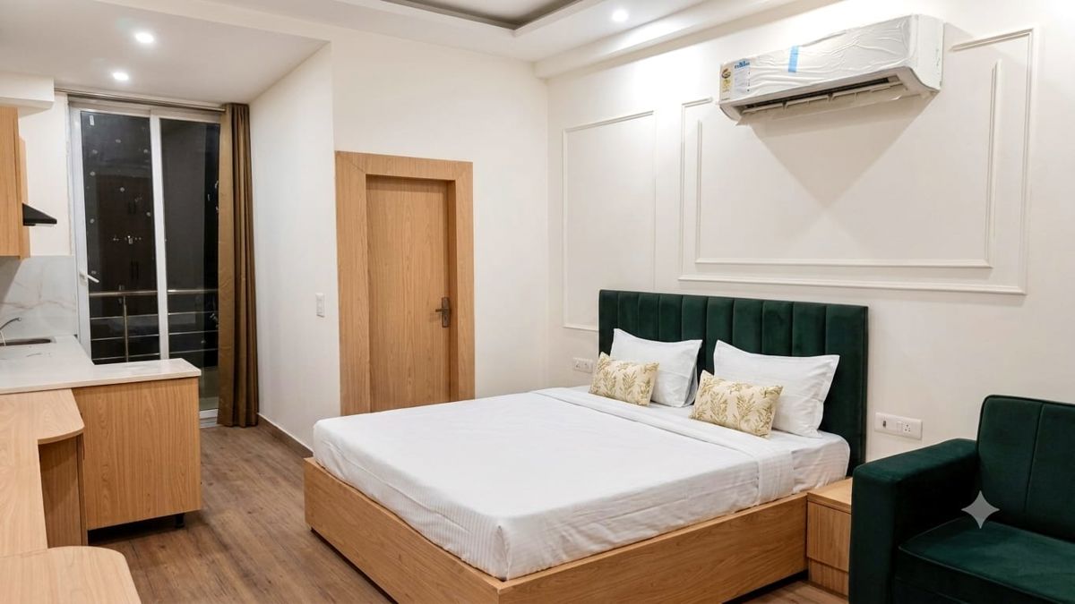 1 BHK for rent in South City 1, Gurugram — furnished — 200 sq.ft