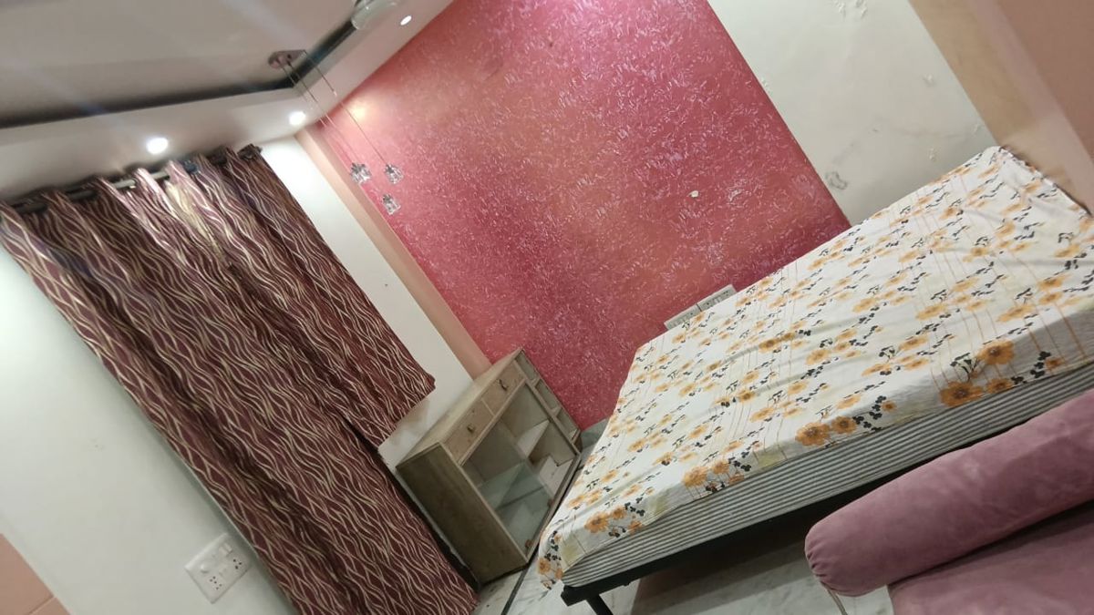 1 BHK for rent in Sushant Lok I, Gurugram — furnished — 170 sq.ft