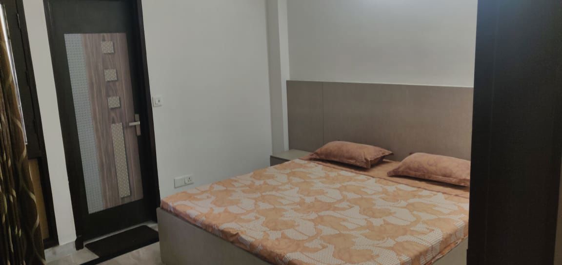 1 BHK for rent in Sushant Lok I, Gurugram — furnished — 215 sq.ft