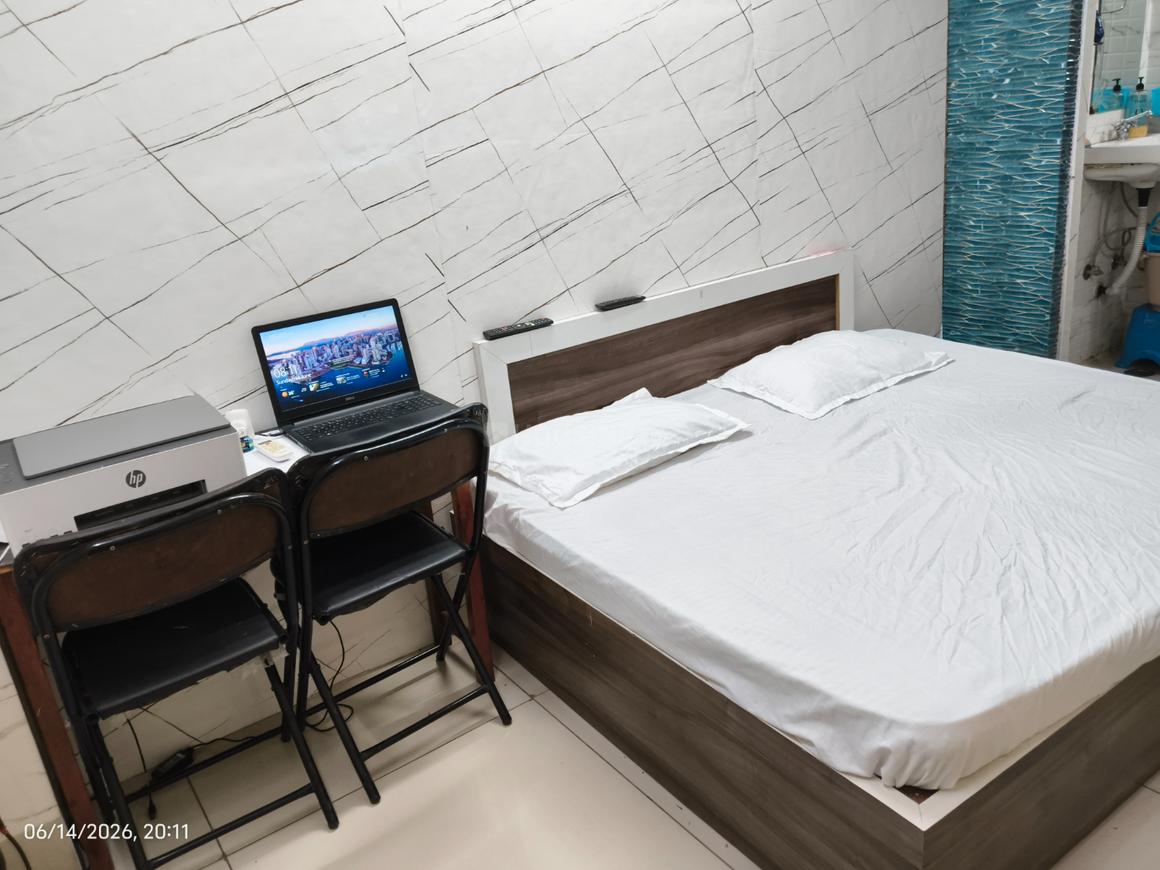 1 BHK for rent in Sushant Lok Phase 1, Gurugram — 220 sq.ft — Suncity Essel Towers